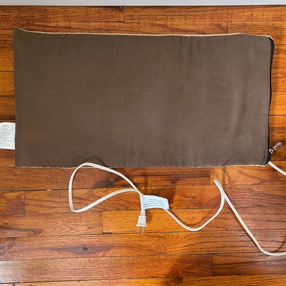 K&H Thermo-Kitty Mat (Heated Pet Bed) 12.5 x 24 Inches - Picture 2 of 10